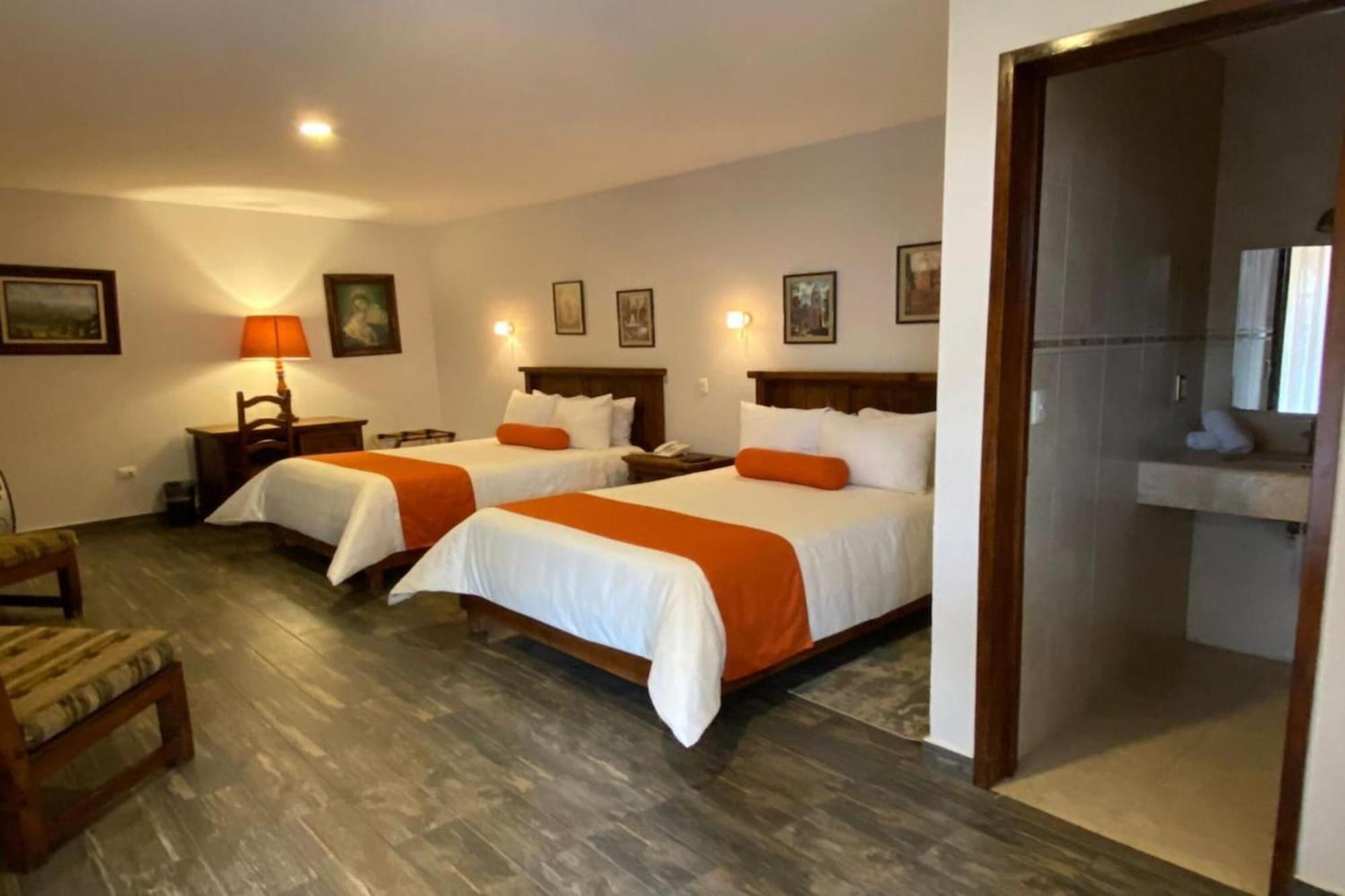 Capital O La Huerta Golf & Hotel Чолула Экстерьер фото